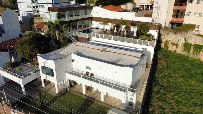 Casa Blanca mansion in São Roque with 5 parking