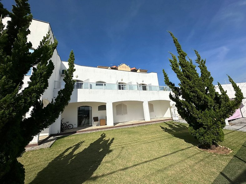 Casa Blanca mansion in São Roque with 5 parking