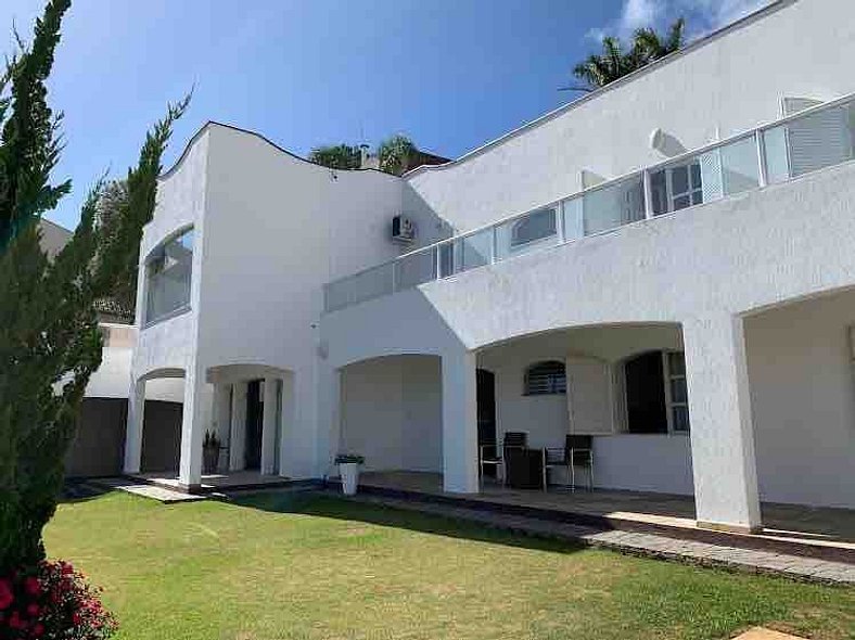 Mansão Casa Blanca em São Roque c/ 5 vagas garagem