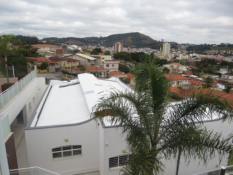 Mansão Casa Blanca em São Roque c/ 5 vagas garagem